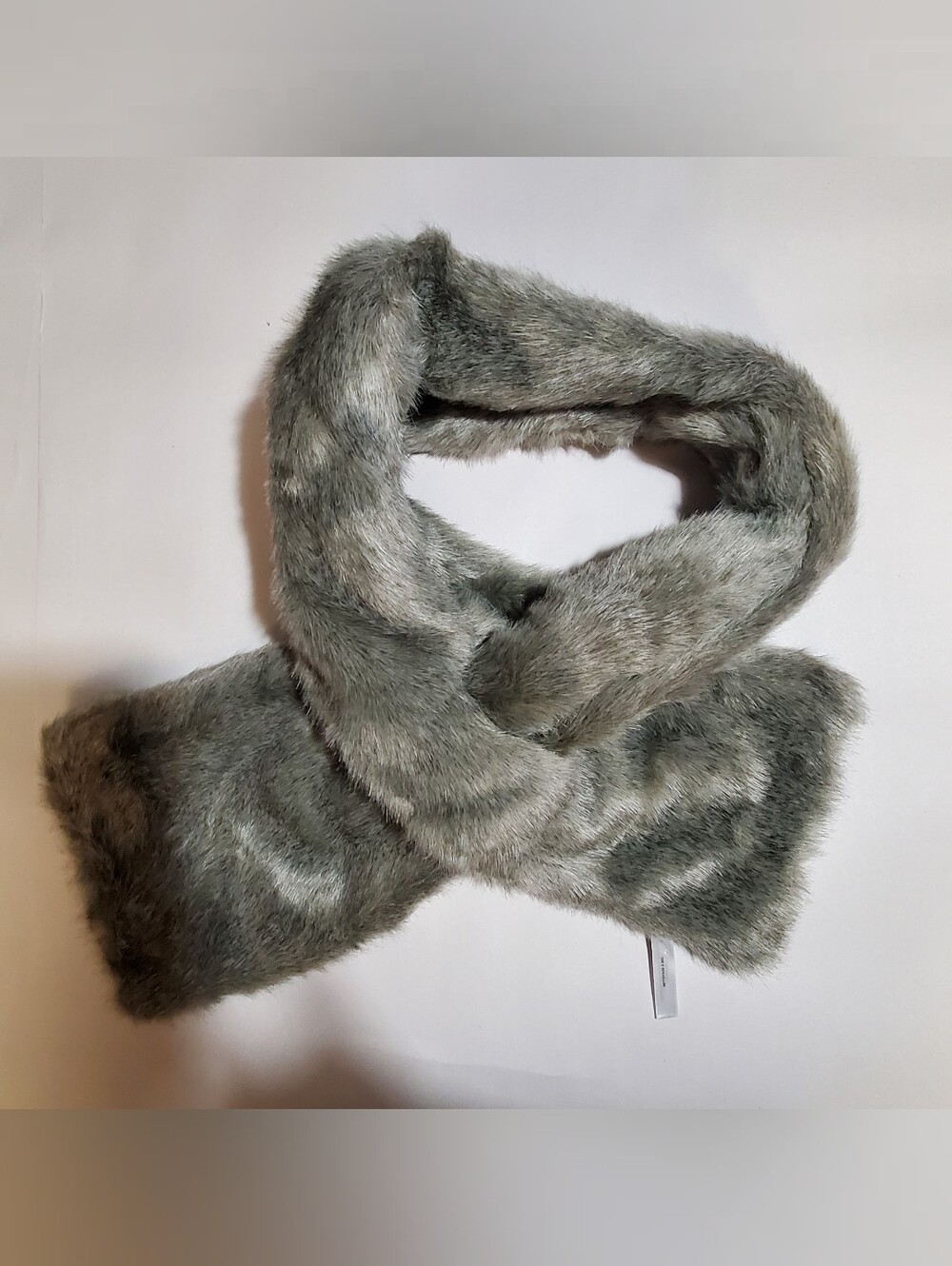 TALBOTS FAUX FUR GRAY PULL THROUGH SCARF. FALL WINTER LAYERING